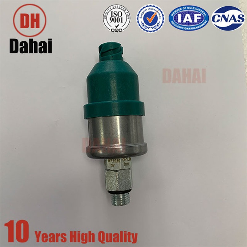 DAHAI Japan OEM 15300116 15300119 Truck parts Pressure switch